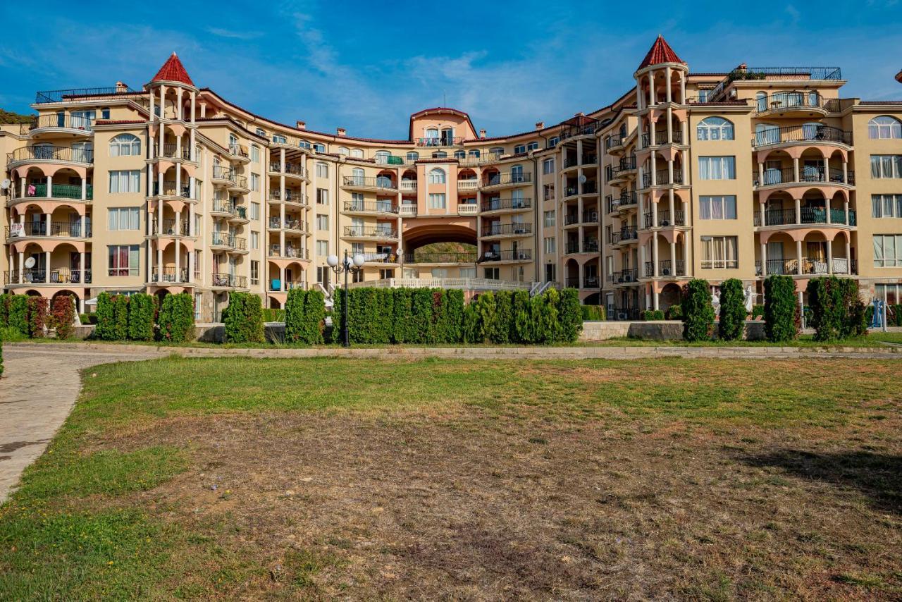 Menada Negresco Apartments Elenite Luaran gambar