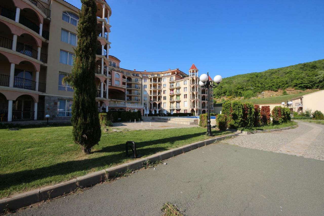 Menada Negresco Apartments Elenite Luaran gambar