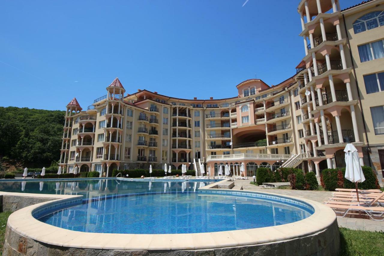 Menada Negresco Apartments Elenite Luaran gambar
