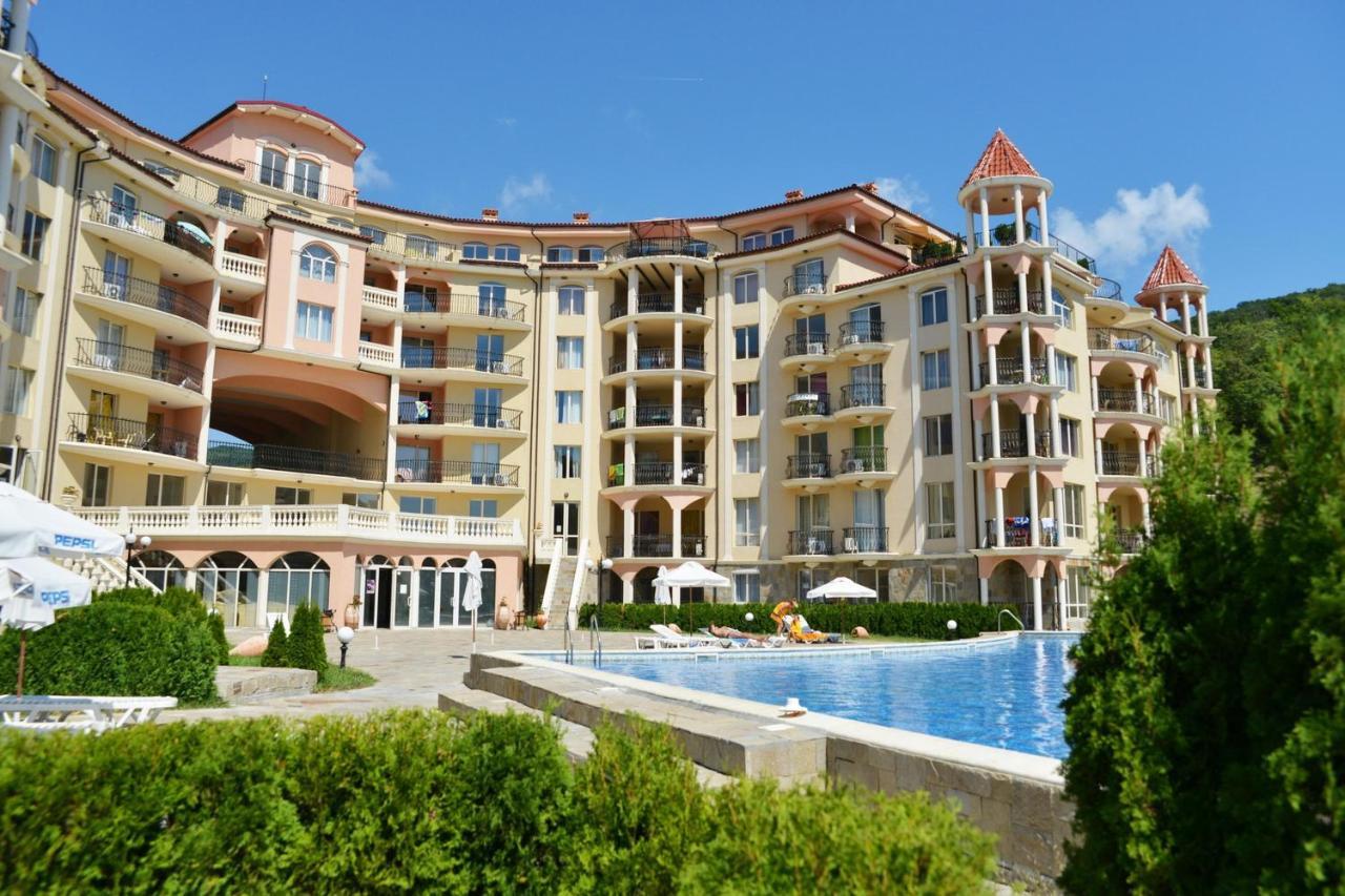 Menada Negresco Apartments Elenite Luaran gambar